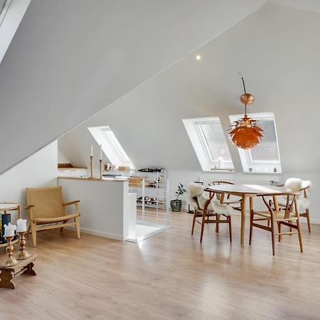 Bath Tub Penthouse In The City Олбор Екстериор снимка
