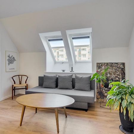 Bath Tub Penthouse In The City Олбор Екстериор снимка