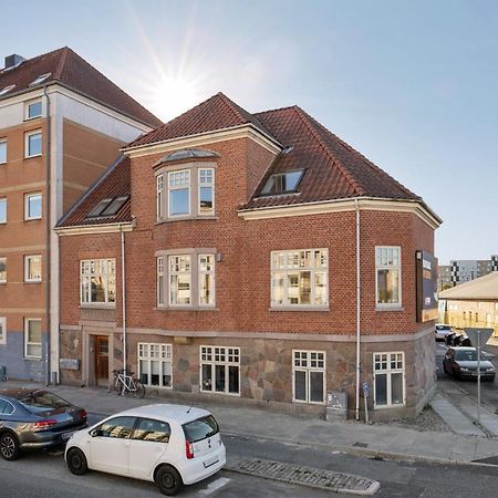 Bath Tub Penthouse In The City Олбор Екстериор снимка