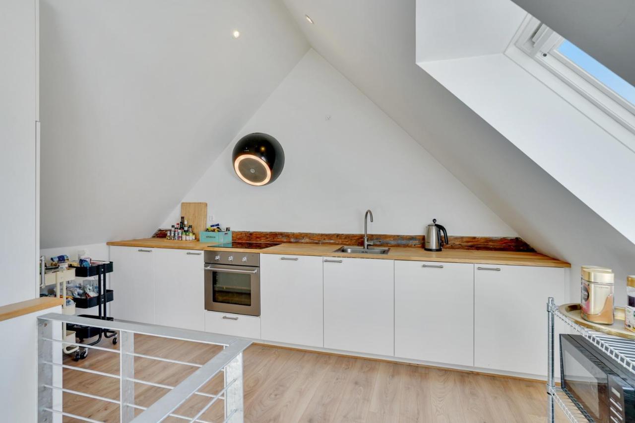 Bath Tub Penthouse In The City Олбор Екстериор снимка