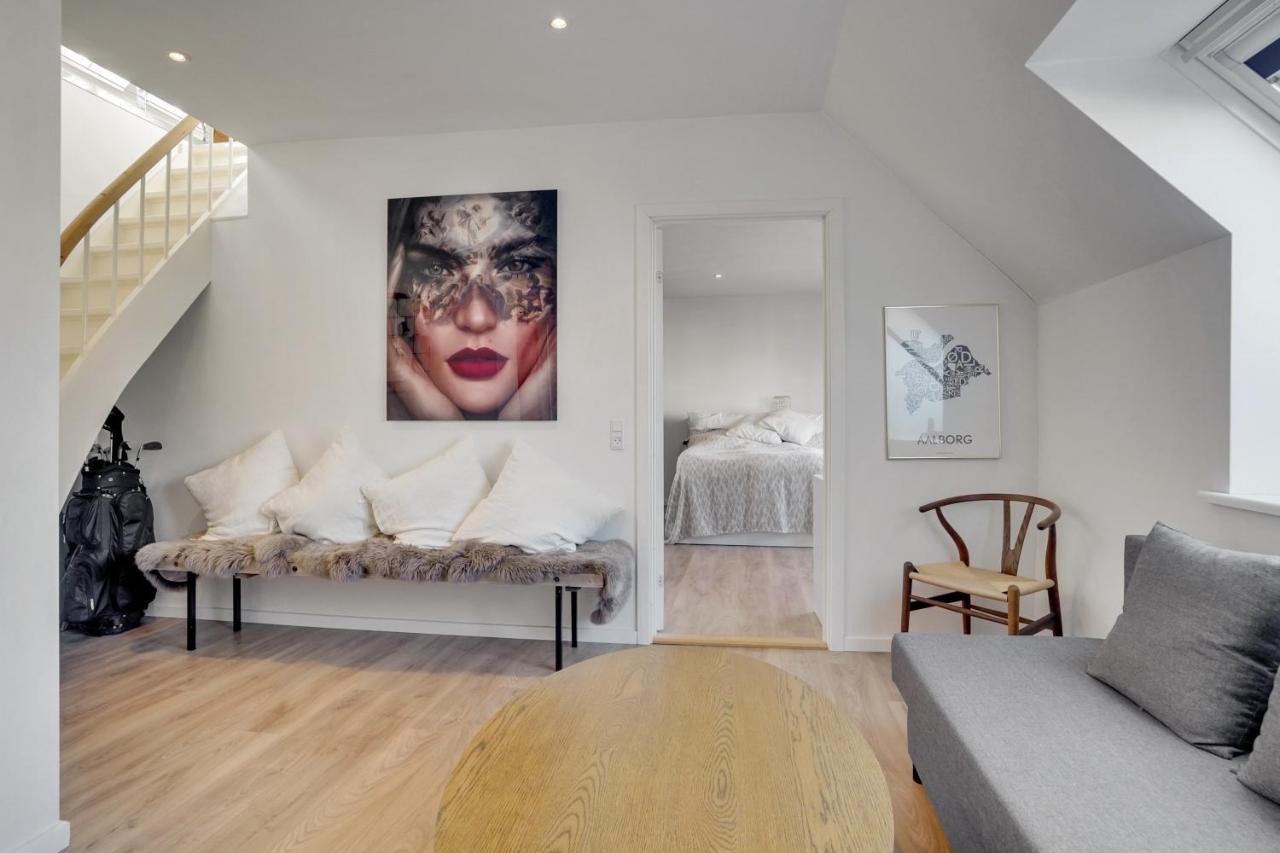 Bath Tub Penthouse In The City Олбор Екстериор снимка