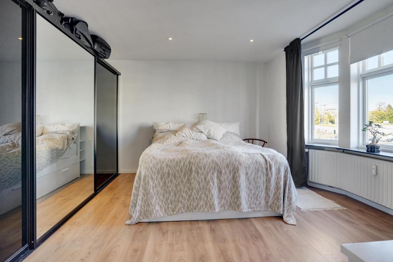 Bath Tub Penthouse In The City Олбор Екстериор снимка