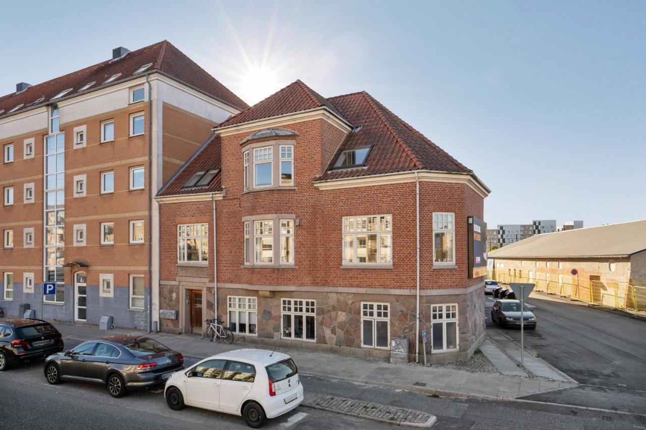 Bath Tub Penthouse In The City Олбор Екстериор снимка