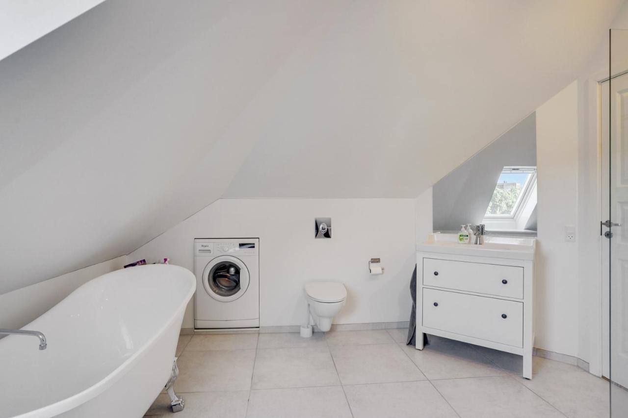 Bath Tub Penthouse In The City Олбор Екстериор снимка